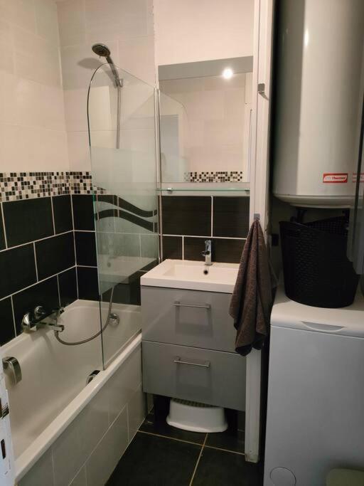 Chaleureux Appartement. Dinan Eksteriør bilde